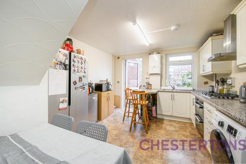 4 bedroom house to rent, Saltwell Street, London