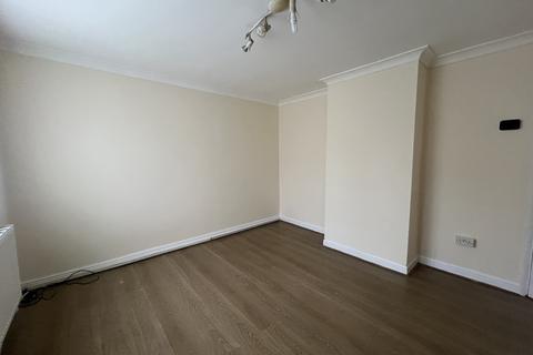 2 bedroom house to rent, Burrow Road, Chigwell IG7