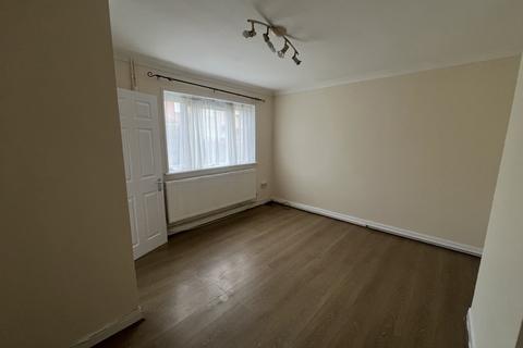 2 bedroom house to rent, Burrow Road, Chigwell IG7