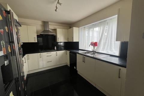 2 bedroom house to rent, Burrow Road, Chigwell IG7