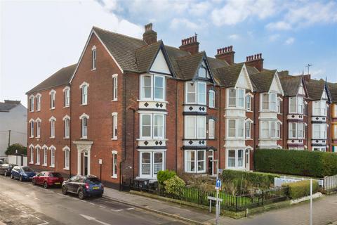 5 bedroom end of terrace house for sale, Central Parade, Herne Bay