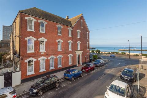 5 bedroom end of terrace house for sale, Central Parade, Herne Bay