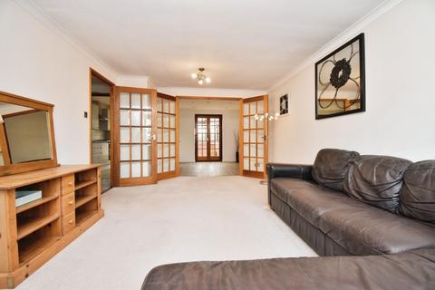 4 bedroom link detached house to rent, St Michaels Close Erith DA18