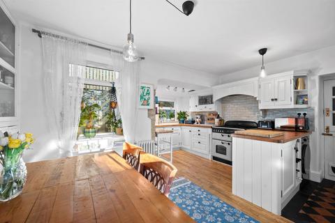 3 Alma Road, Tideswell, Buxton, SK17 8ND