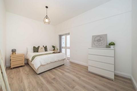 2 bedroom flat for sale, Sylvester Path, London E8