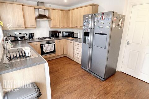 4 bedroom townhouse for sale, Teal Close, Wombwell