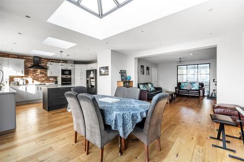 26 Randalls Road, Leatherhead, KT22 7TQ