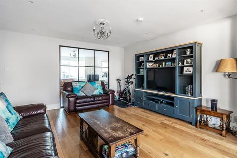 26 Randalls Road, Leatherhead, KT22 7TQ