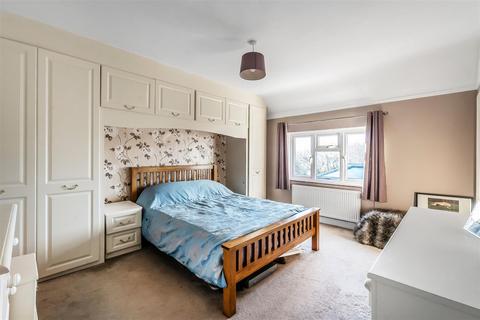 26 Randalls Road, Leatherhead, KT22 7TQ