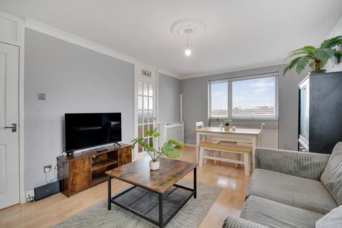 2 bedroom flat for sale, Foxglove Way, Springfield