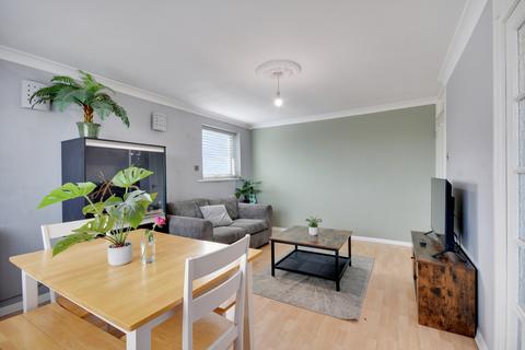 2 bedroom flat for sale, Foxglove Way, Springfield