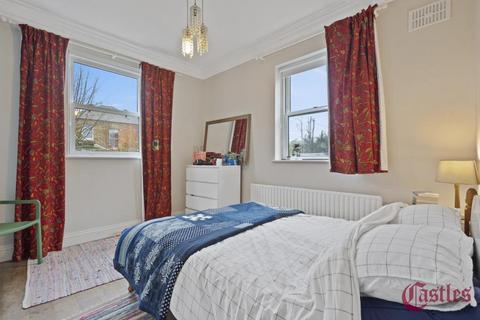 2 bedroom flat to rent, Ferme Park Road, Crouch End, N8