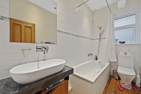 2 bedroom flat to rent, Ferme Park Road, Crouch End, N8