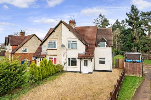 2 bedroom flat for sale, Pondfield Road, Godalming GU7