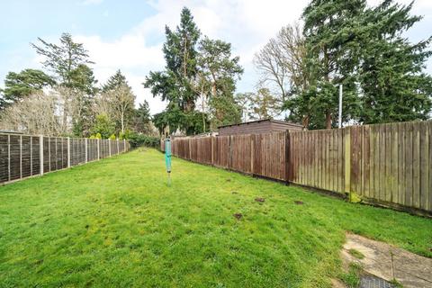 2 bedroom flat for sale, Pondfield Road, Godalming GU7