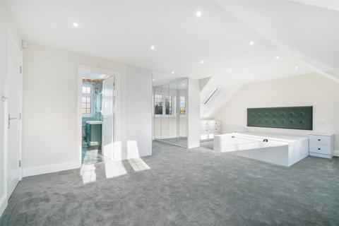 8 Wharf Road, Wraysbury, Staines-upon-thames, TW19 5JQ