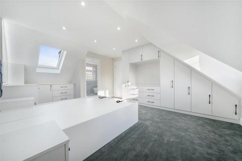 8 Wharf Road, Wraysbury, Staines-upon-thames, TW19 5JQ