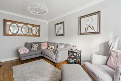 8 Cotts Field, Haddenham, Aylesbury, HP17 8NN