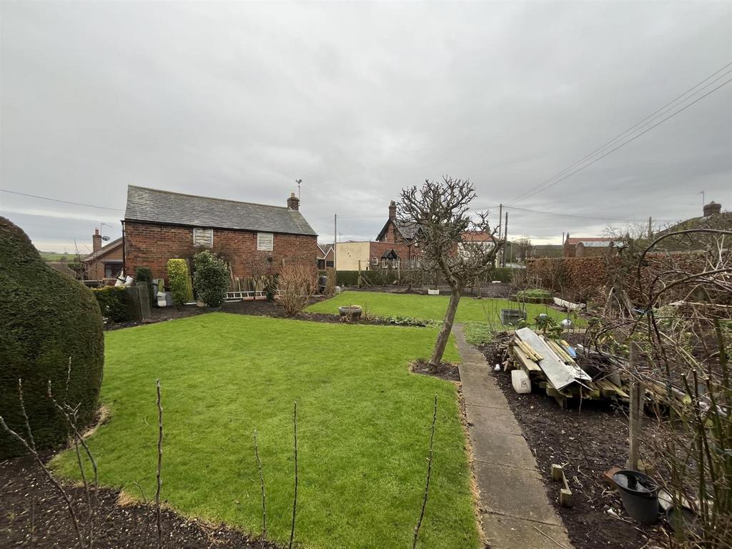 Two Steps, Clarks Lane, Patrington, HU12 0 RQ