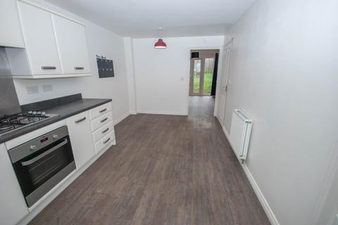 3 bedroom end of terrace house to rent, Curiosity Close, Rugby, CV21