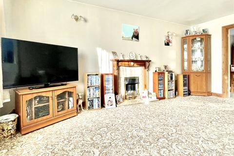 17 Clarkes Croft, Wombwell, Barnsley, S73 8BJ
