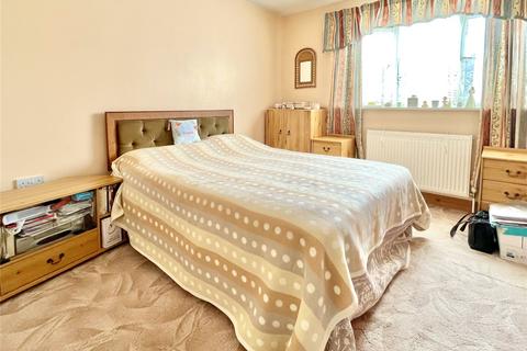 17 Clarkes Croft, Wombwell, Barnsley, S73 8BJ