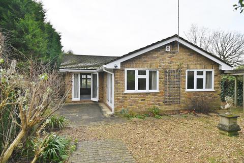 2 bedroom bungalow for sale, Arlington Close, East Twickenham TW1