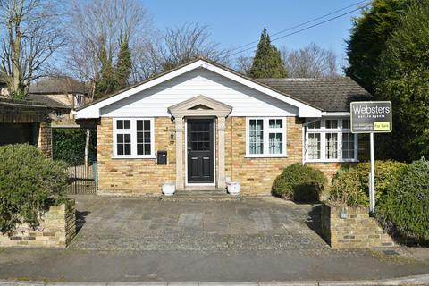 2 bedroom bungalow for sale, Arlington Close, East Twickenham TW1