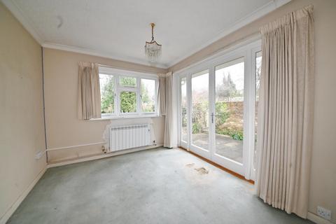 2 bedroom bungalow for sale, Arlington Close, East Twickenham TW1