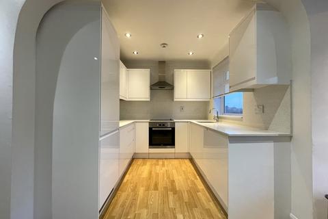 2 bedroom flat to rent, Holyrood Road, New Barnet EN5