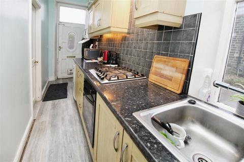 2 bedroom end of terrace house for sale, St. Pauls Road, Bradford BD6