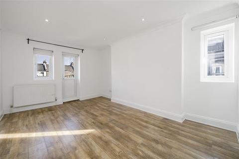 3 bedroom flat for sale, Huddlestone Road, Willesden