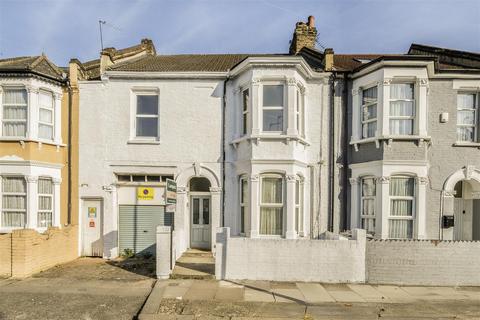 3 bedroom flat for sale, Huddlestone Road, Willesden