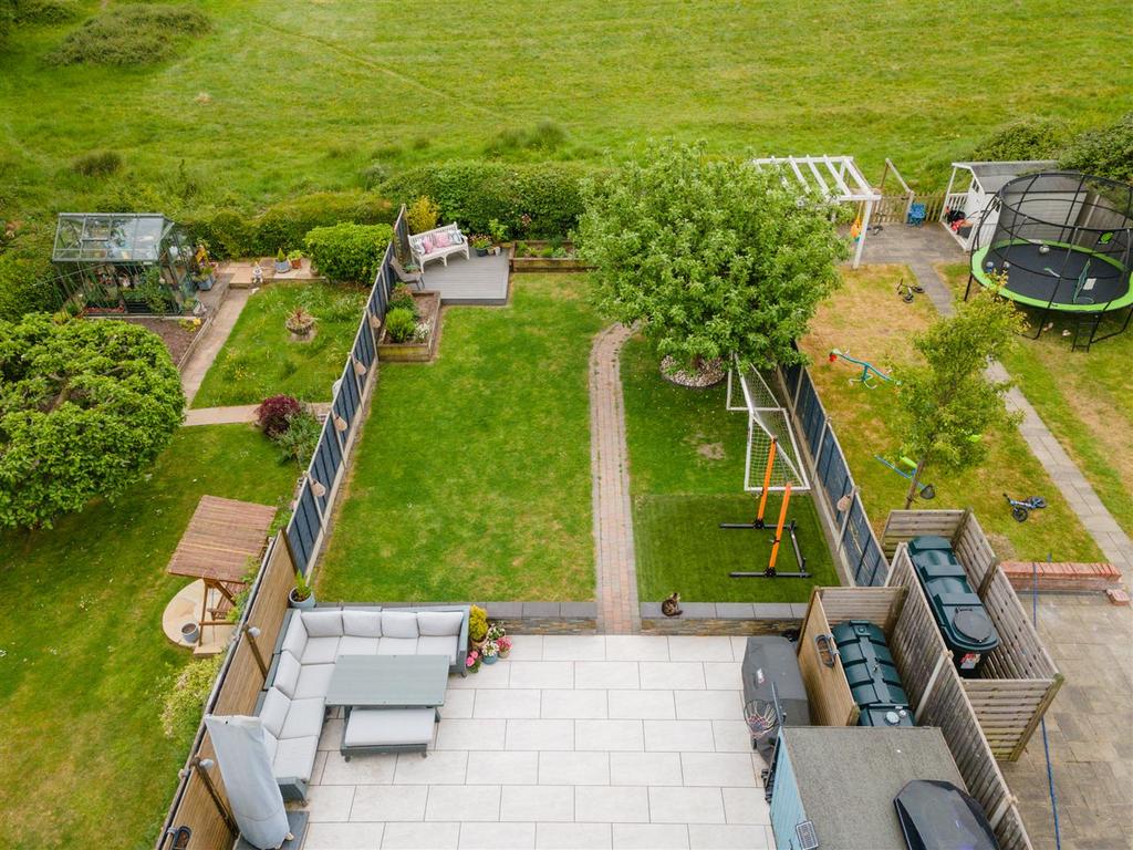 21 Kingswood Close 2.jpg