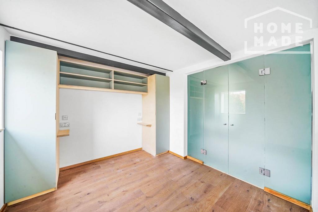 WEB Photo 1 Printers Mews Bedroom17404804411740...