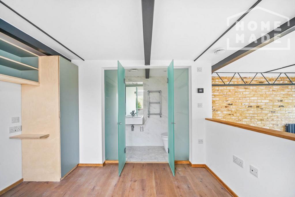 WEB Photo 1 Printers Mews Bedroom Bathroom174048...