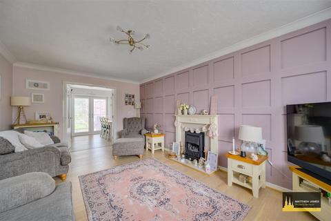 4 bedroom detached house for sale, Larkin Grove, Walsgrave, Coventry * CUL-DE-SAC LOCATION *