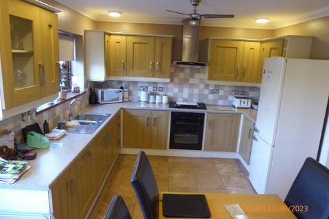 5 bedroom detached house to rent, Oaklands Close, Burry Port,