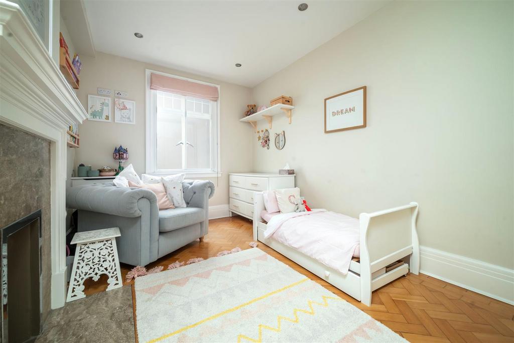 Second bedroom 1 - Chiltern Court.jpeg