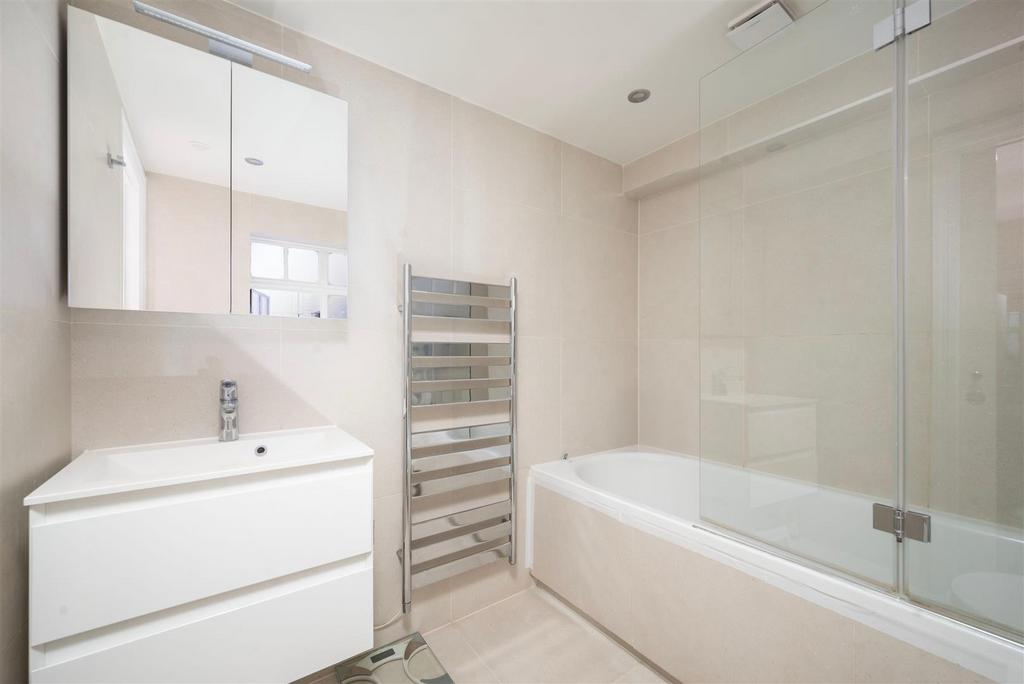 Bathroom - Chiltern Court.jpeg