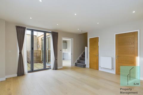 2 bedroom townhouse to rent, Provender Mews, London W7