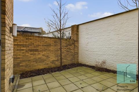 2 bedroom townhouse to rent, Provender Mews, London W7