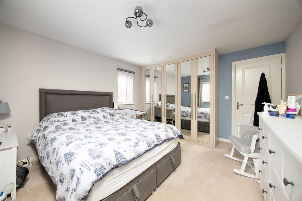 102 Ferris Way Trowbridge BA14 7 GX  (16).jpg