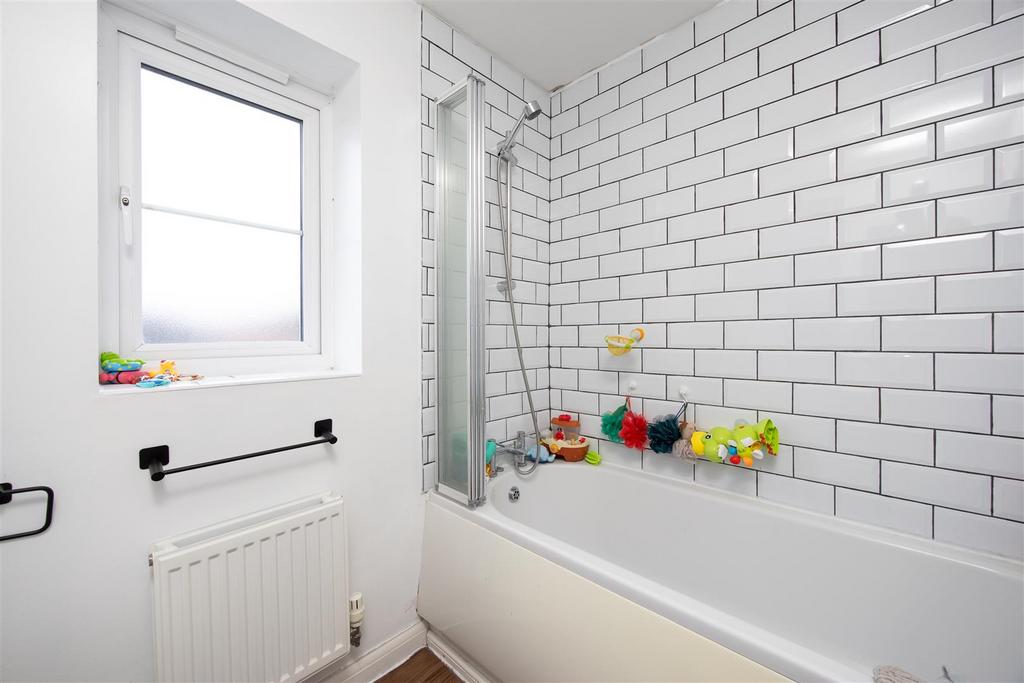 102 Ferris Way Trowbridge BA14 7 GX  (18).jpg