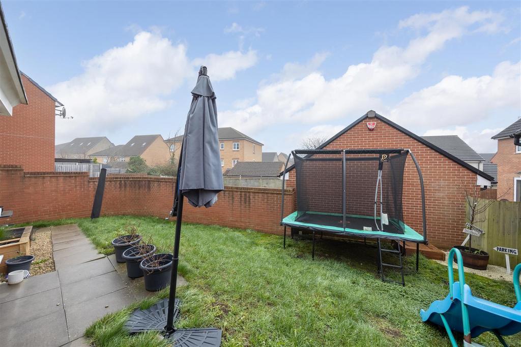 102 Ferris Way Trowbridge BA14 7 GX  (25).jpg