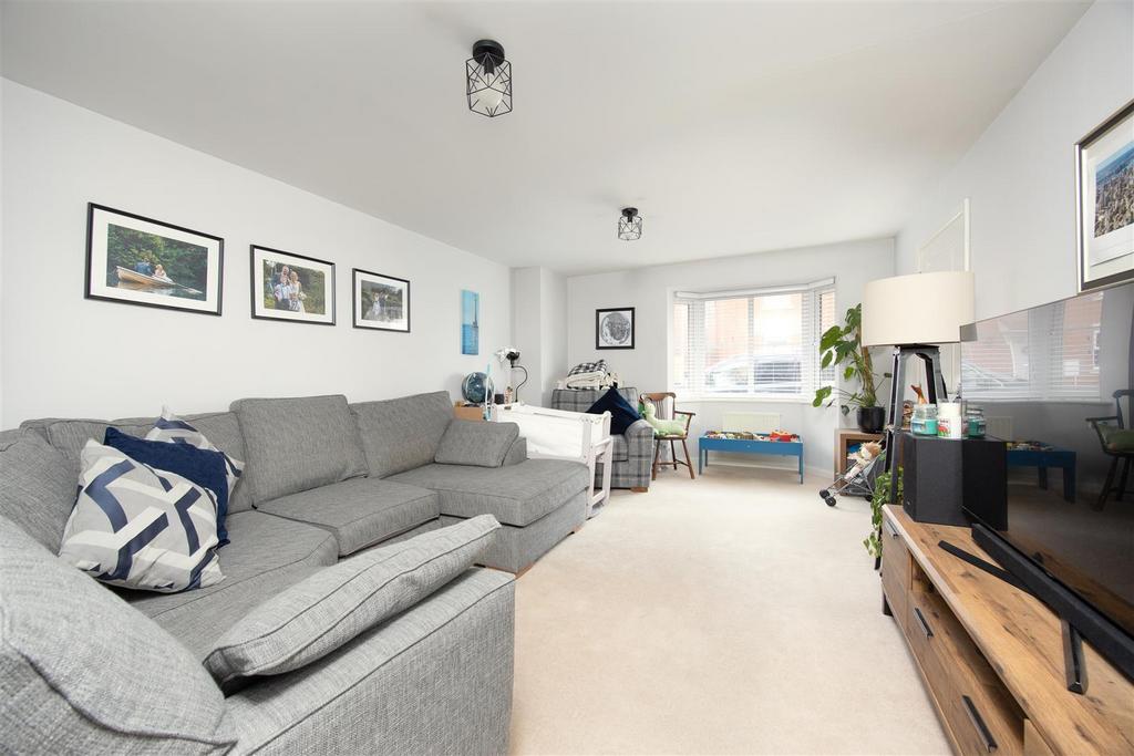 102 Ferris Way Trowbridge BA14 7 GX  (7).jpg
