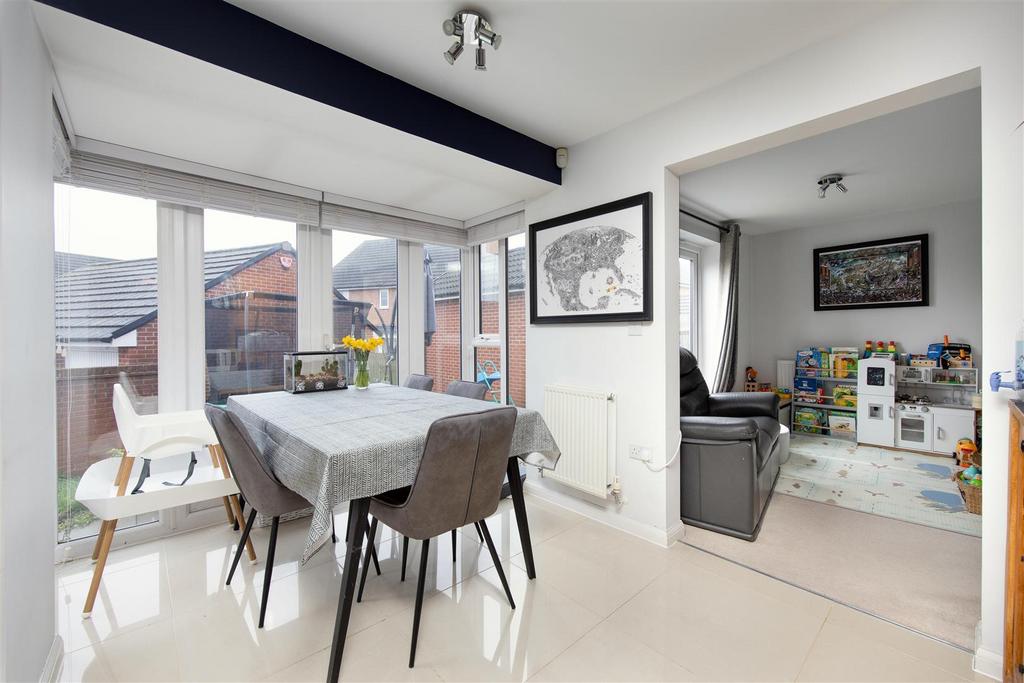 102 Ferris Way Trowbridge BA14 7 GX  (9).jpg