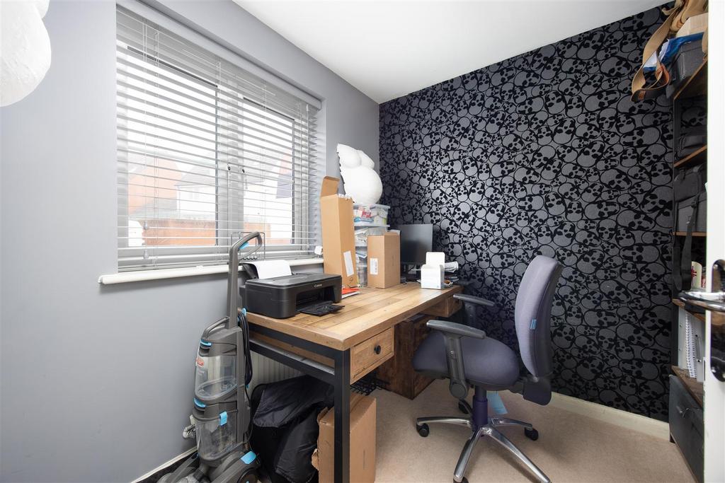 102 Ferris Way Trowbridge BA14 7 GX  (4).jpg