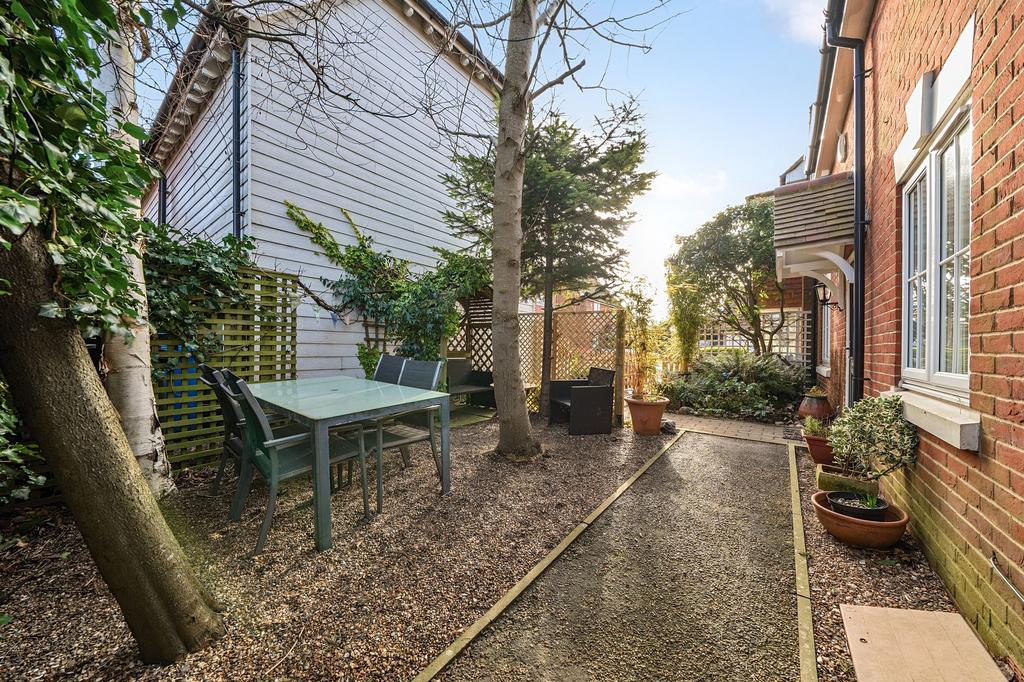 Side Garden (1)