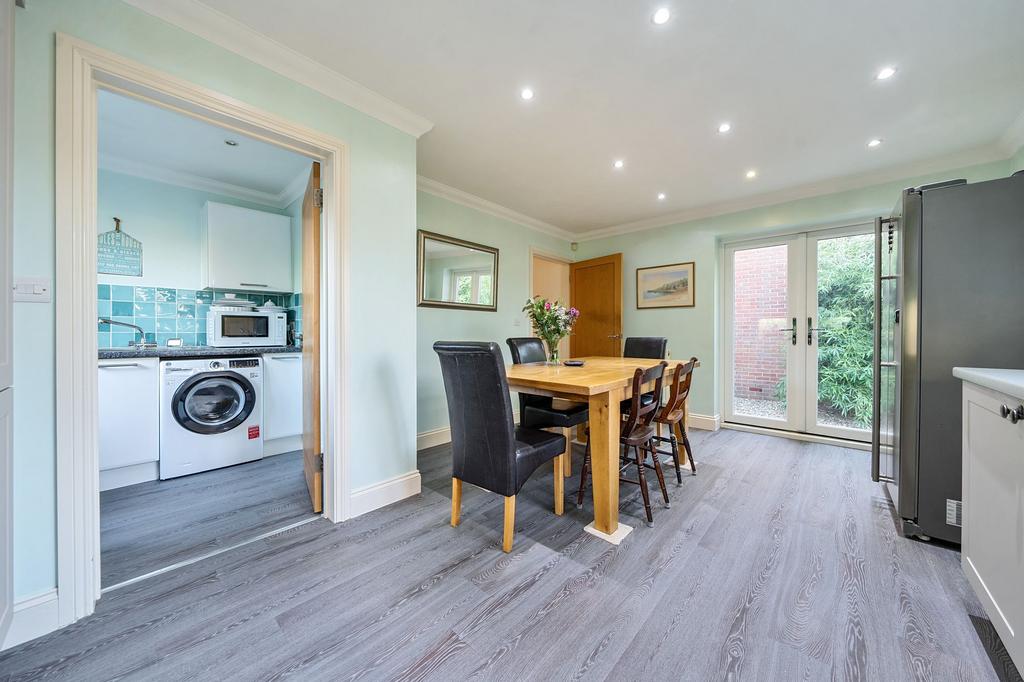 Kitchen/Dining Room (3)